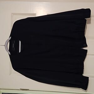 Zara basic black bomber style jacket, snaps, elastic at the cuffs, faux pockets.